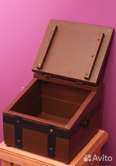 Сундук малый в старорусском стиле