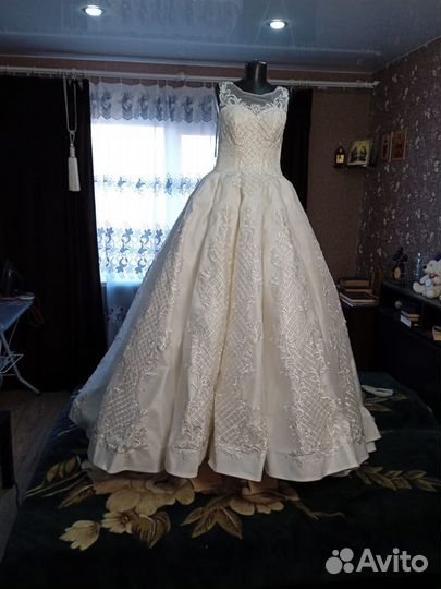 Платье свадебное новое 44