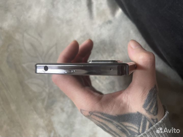 Sharp Aquos zero6, 8/128 ГБ