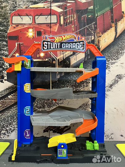 Hot wheels трек Гараж