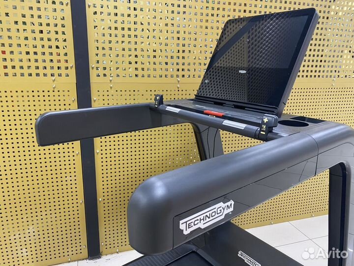 Беговая дорожка б/у Technogym Run Artis