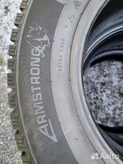 Armstrong Ski-Trac S 215/60 R16