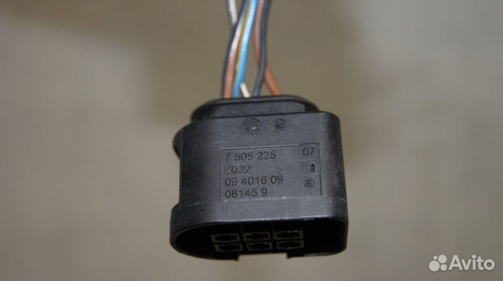 Разъем элктропроводки насосов стеклоомывателя BMW X5 E70