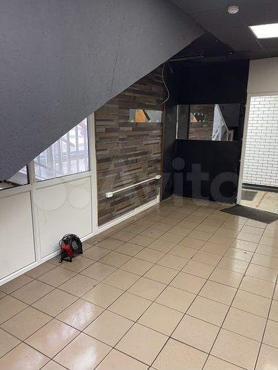 Свободного назначения, 20 м² у остановки