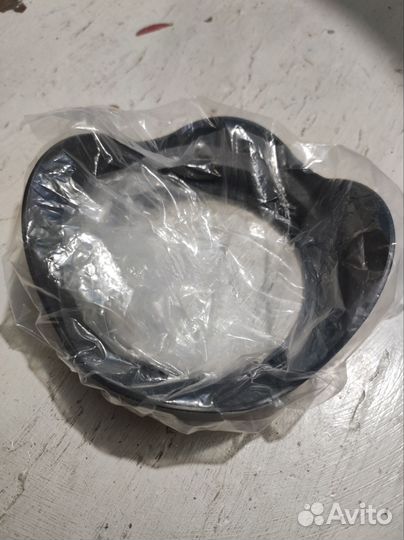 Продам бленду Canon EW-83E