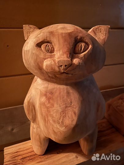 Кот из дерева