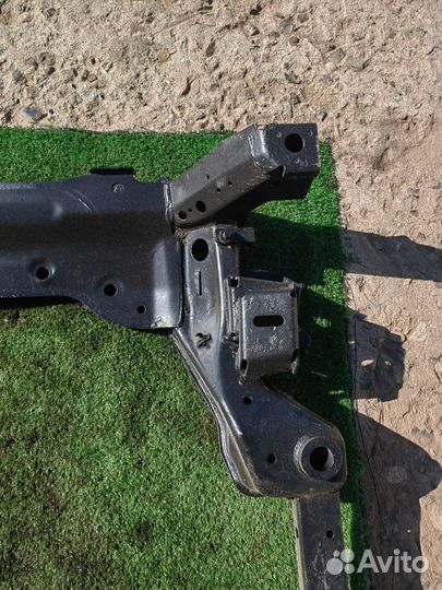 Подрамник передний infiniti m35