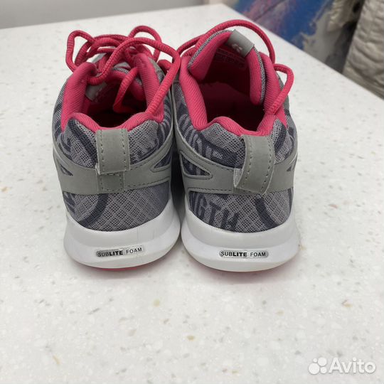 Кроссовки женские