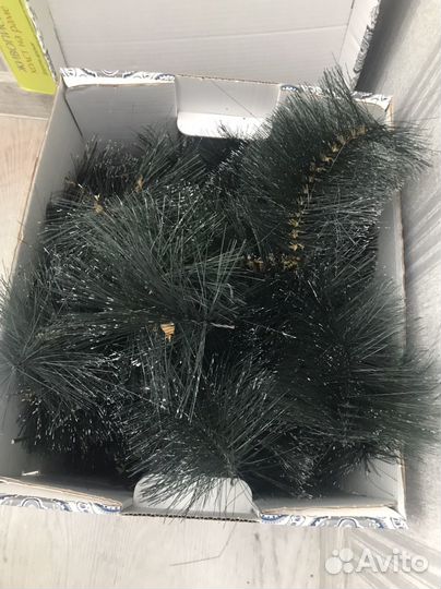 Ель с игрушками