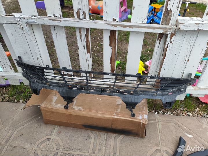 Решетка переднего бампера Hyundai Tucson 4 (NX4) 2