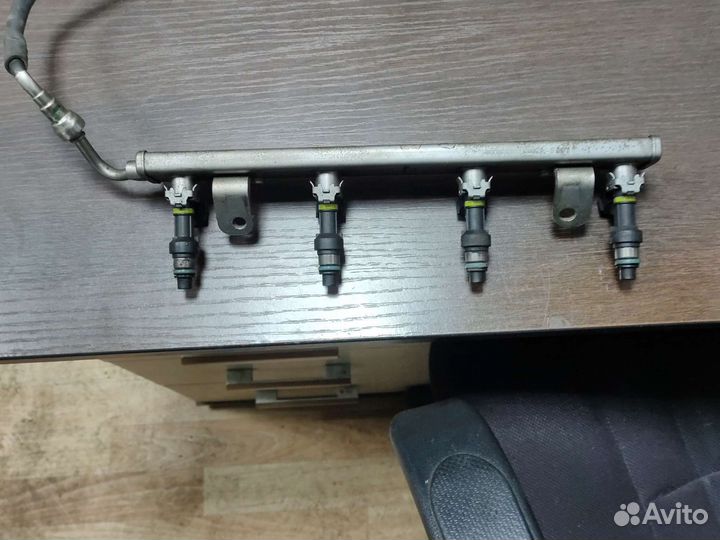 Топливная рампа Nissan mr20