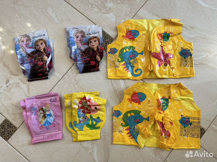 Нарукавники и жилет для плаванья