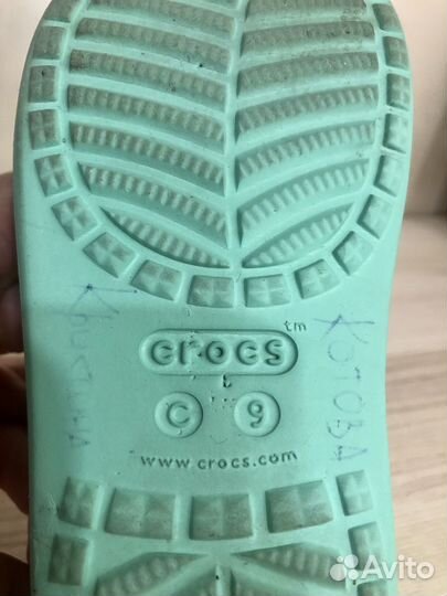 Сандалии для девочки crocs