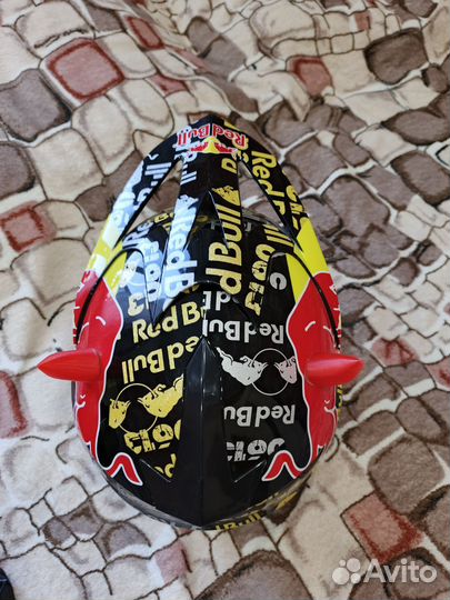 Шлем эндуро с принтом Red Bull