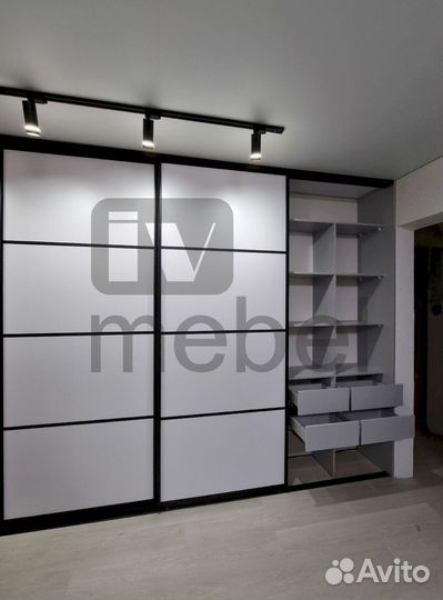 Шкаф купе с зеркалом