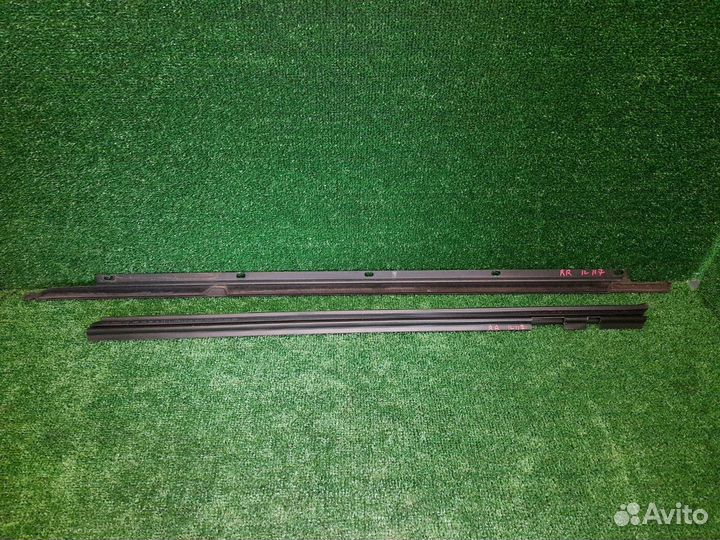 Молдинг стекла двери (комплект) задний правый