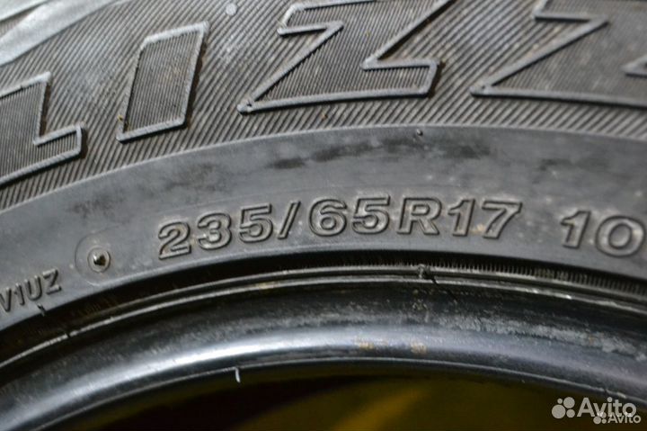 Bridgestone Blizzak DM-V1 235/65 R17