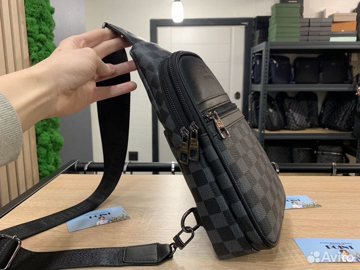 Сумка Louis Vuitton через плечо