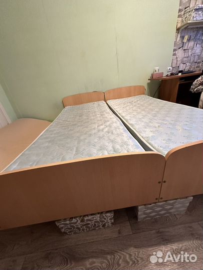 Кровать односпальная с ящиками и матрасом