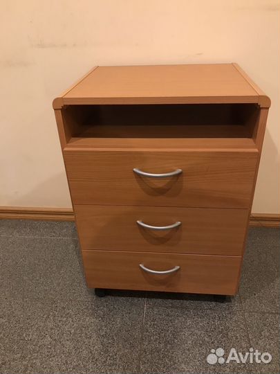 Тумба на колесах