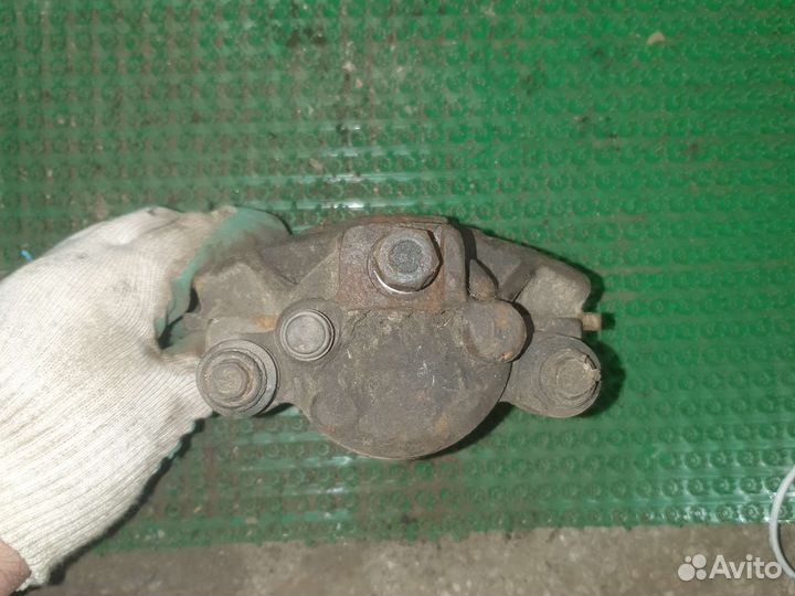 Суппорт тормозной передний Крайслер Вояджер 3