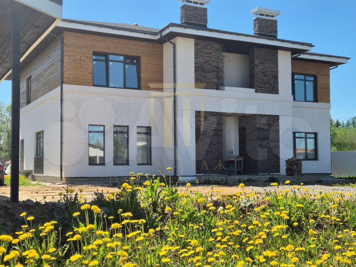 Коттедж 306 м² на участке 18 сот.