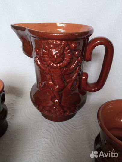 Керамическая посуда: кувшин, кружки