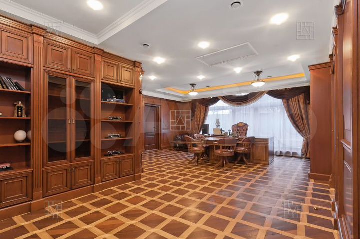 6-к. квартира, 300 м², 1/7 эт.