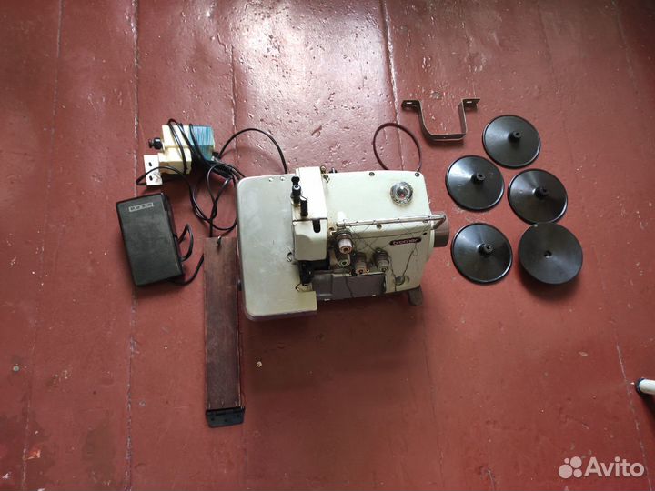 Оверлок Brother MA4-B551 пятиниточный