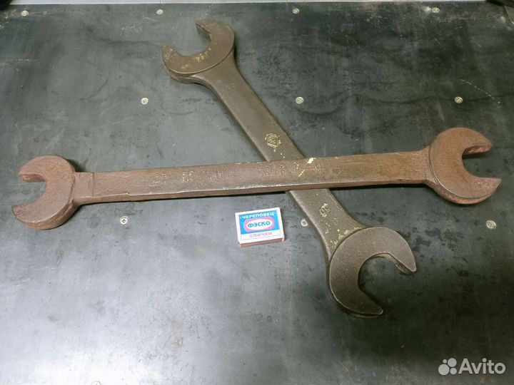Старинный гаечный ключ