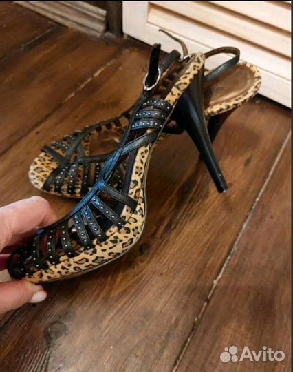 Босоножки женские