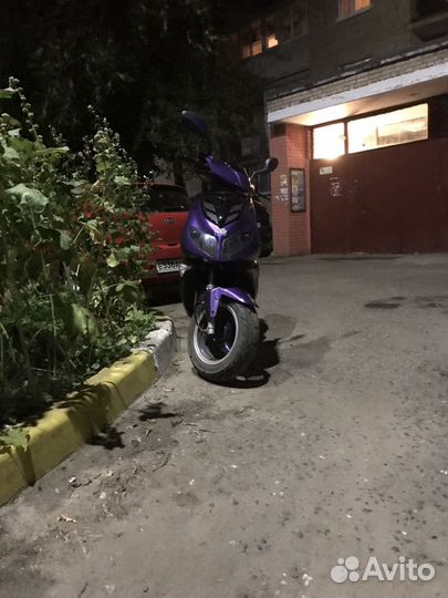 Скутер kinetik