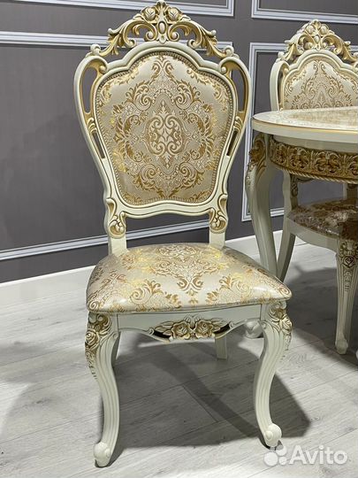 Кухонный стол и стулья