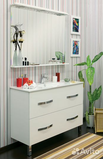 Тумба с раковиной и зеркалом для ванной