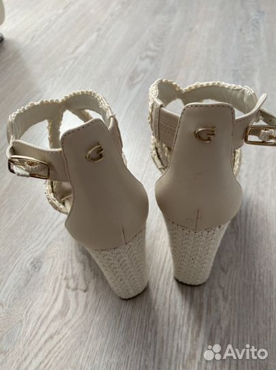 Босоножки Guess 37