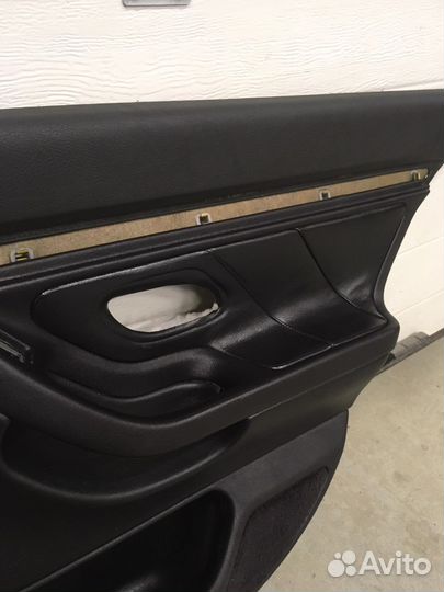 Задняя правая обшивка двери bmw e38