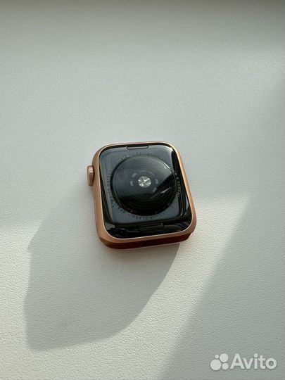 Часы apple watch se 40 mm gold