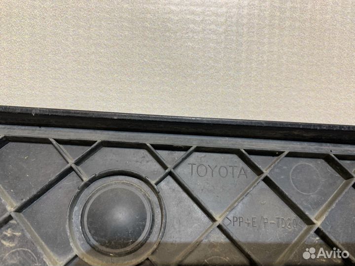 Toyota Camry V70 18- Подномерник