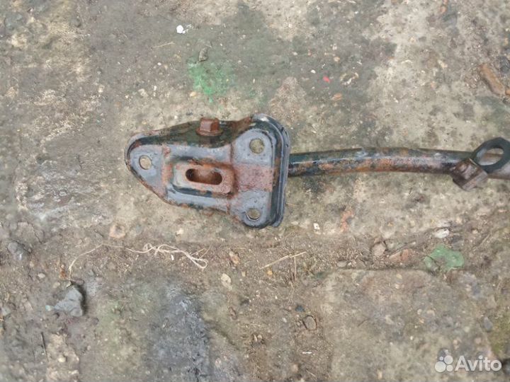 Цапфа задняя левая Hyundai Accent 2 1.5 2008