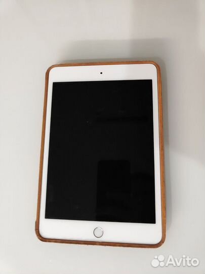 Продам iPad mini 4