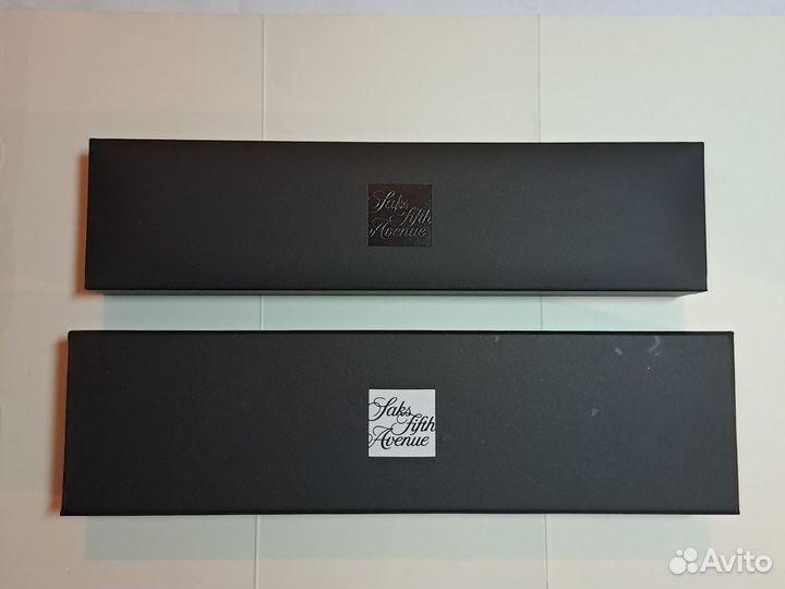 Коробка Saks Fifth Avenue и Spinelli Kilcollin