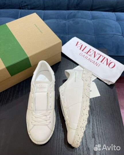 Кроссовки valentino