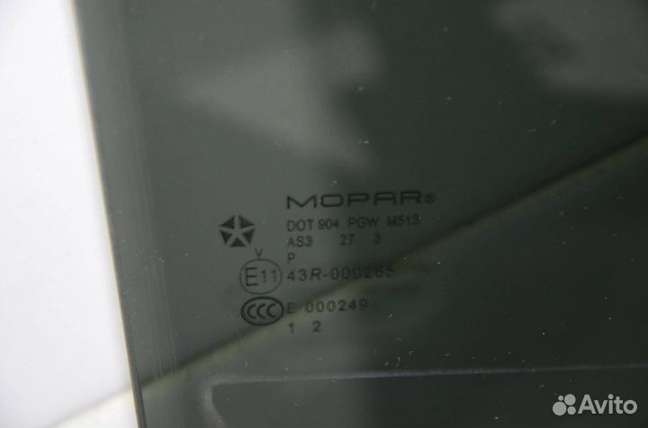 Стекло двери заднее правое Jeep Grand Cherokee WK2