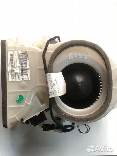 Мотор (моторчик) вентилятора печки Peugeot Partner