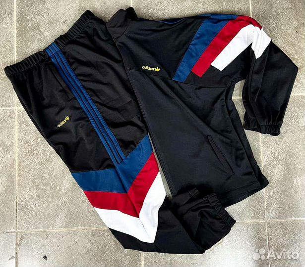 Спортивный костюм adidas в стиле 90х