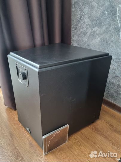 Активный сабвуфер Magnat (домашний)
