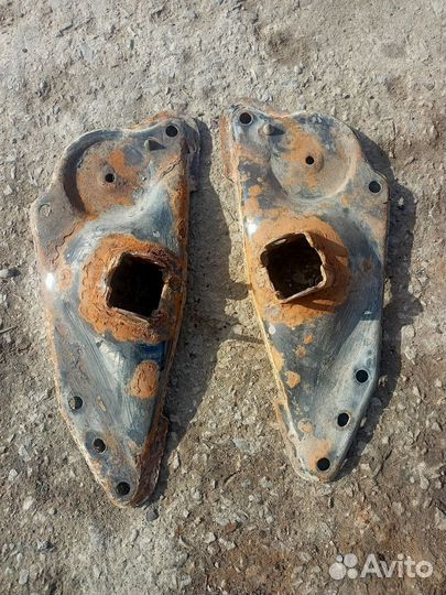 Кронштейн амортизатора Peugeot Partner B9