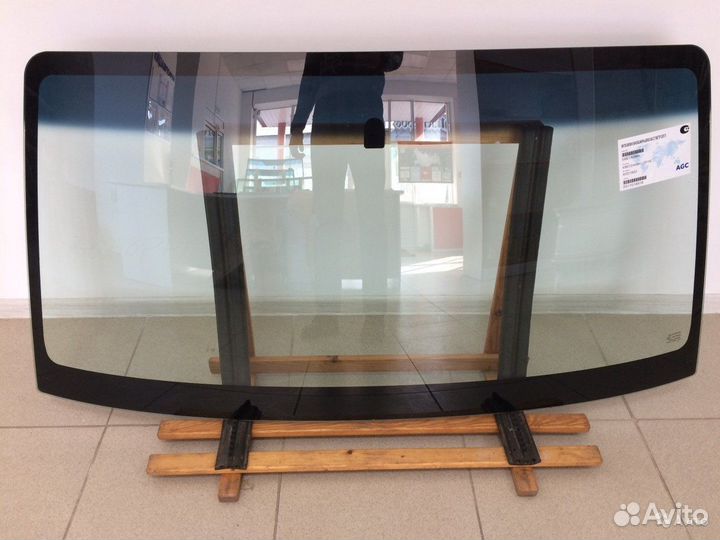 Лобовое стекло Mitsubishi Pajero