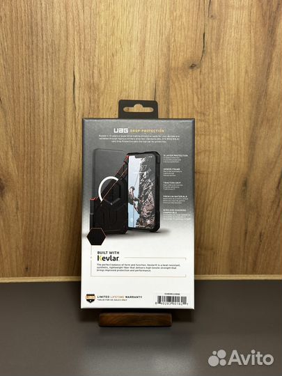 Чехол для iPhone 14 Pro UAG Monarch Pro Kevlar