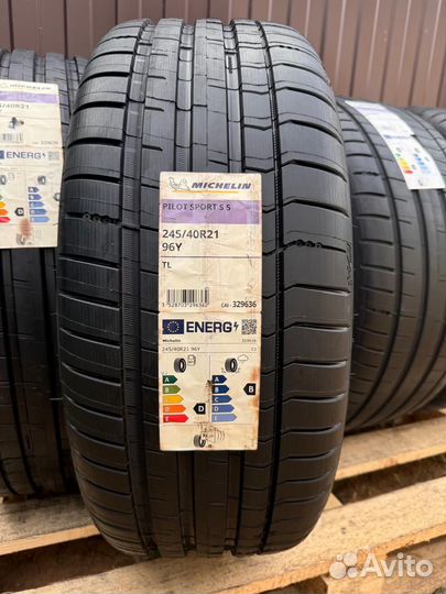 Michelin Pilot Sport 4 S 275/35 R21 и 245/40 R21